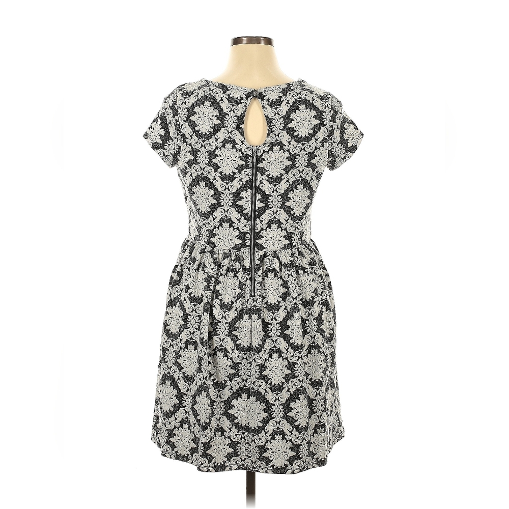 Fit and Flare dress - Picture 2 of 6